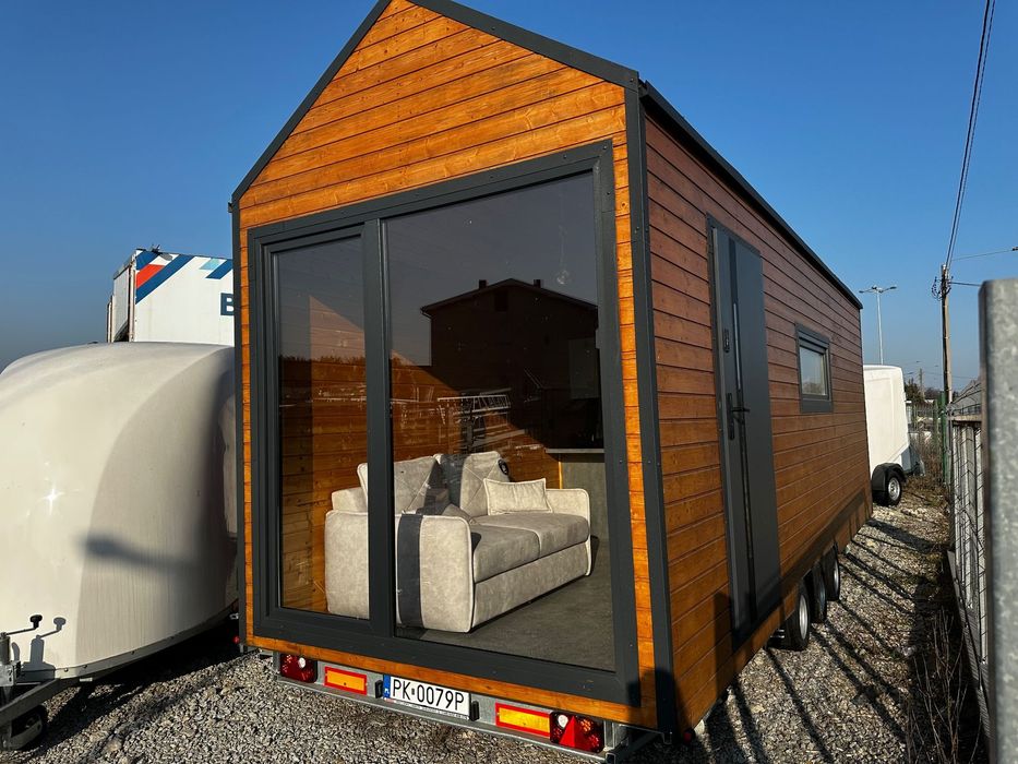Boro Drewniany DOMEK MOBILNY na przyczepie 7,5m x 2,5m  Całoroczny drewniany domek mobilny 7,5m x 2,5m