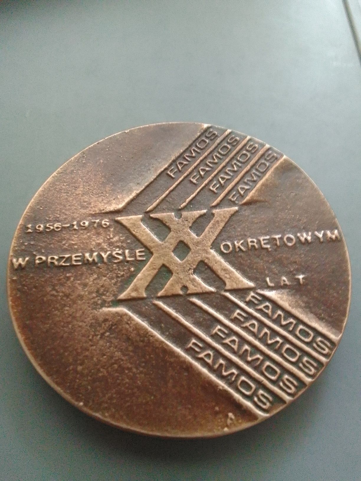 Pamiątkowy medal XX-lecie FabrykiMebliOkrętowych  FAMOS