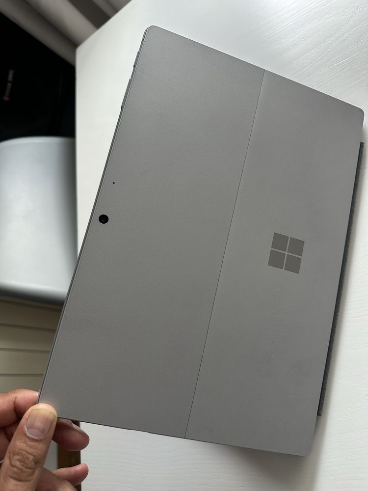 Portatil surface pro 7 i7 - 340€