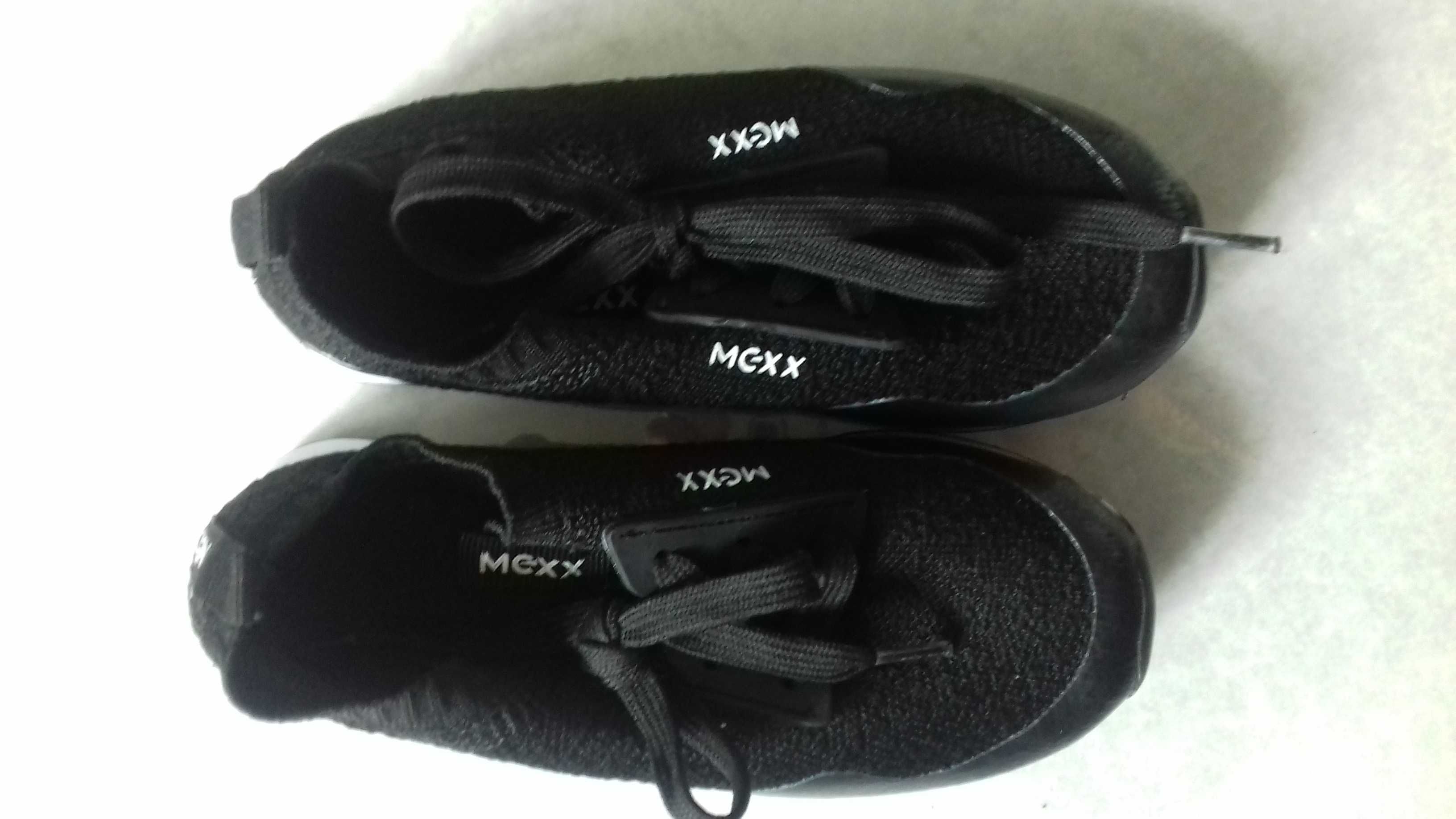Buty czarne materiał Mexx pianka, chłopiec rozmiar 28, 29 stan bdb