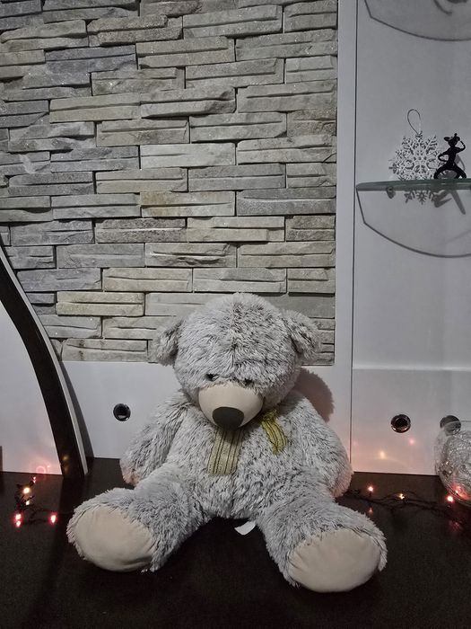 Плюшевый медведь с бантом