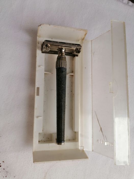 Stara sygnowana kolekcjonerska maszynka do golenia