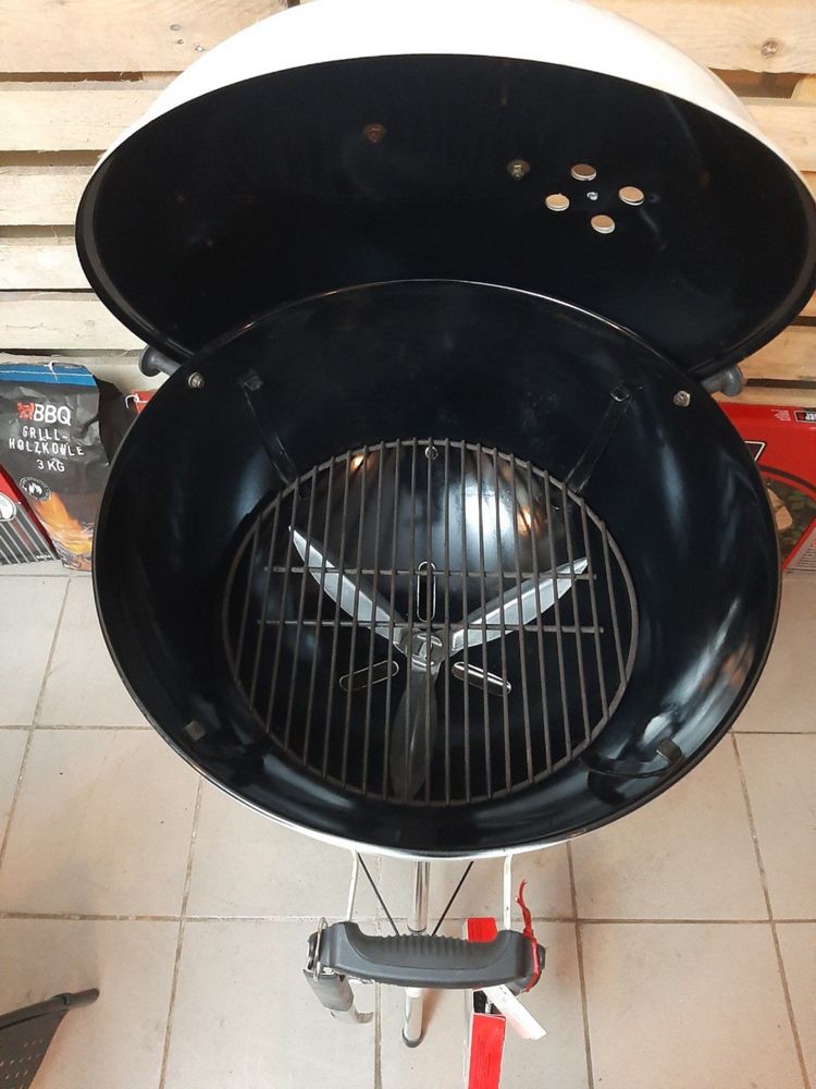 Гриль вугільний Weber Master-Touch GBS, 57 см, білий