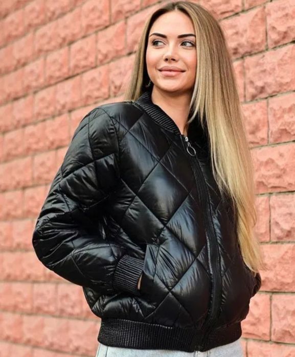 Стьогана жіноча коротка стилтна чорна куртка на синтепоні осінь весна,