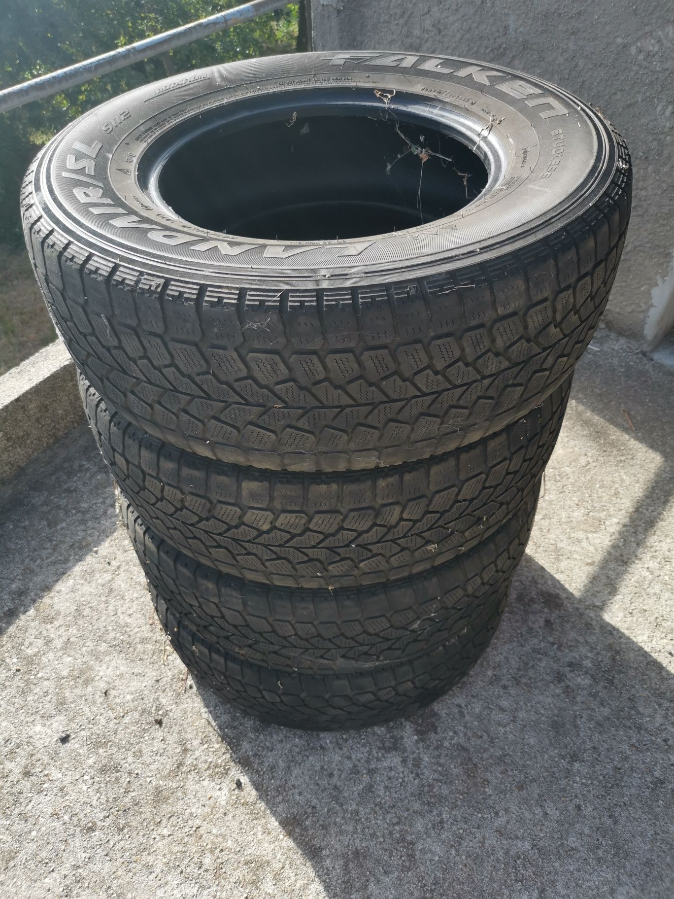 Pneus Falken 245/79/16