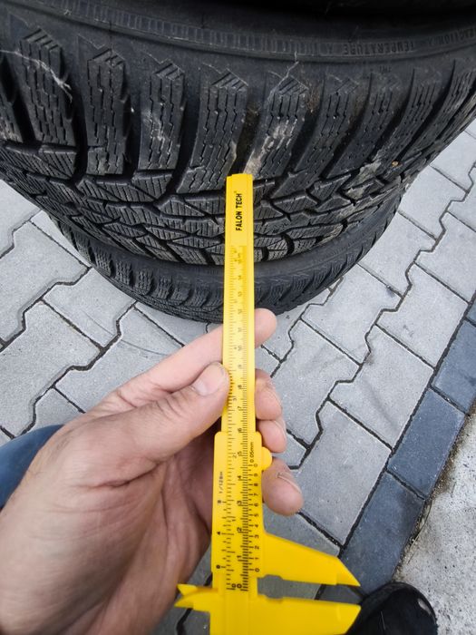 Opony zimowe 4 szt.  Nokian 225/45 R17