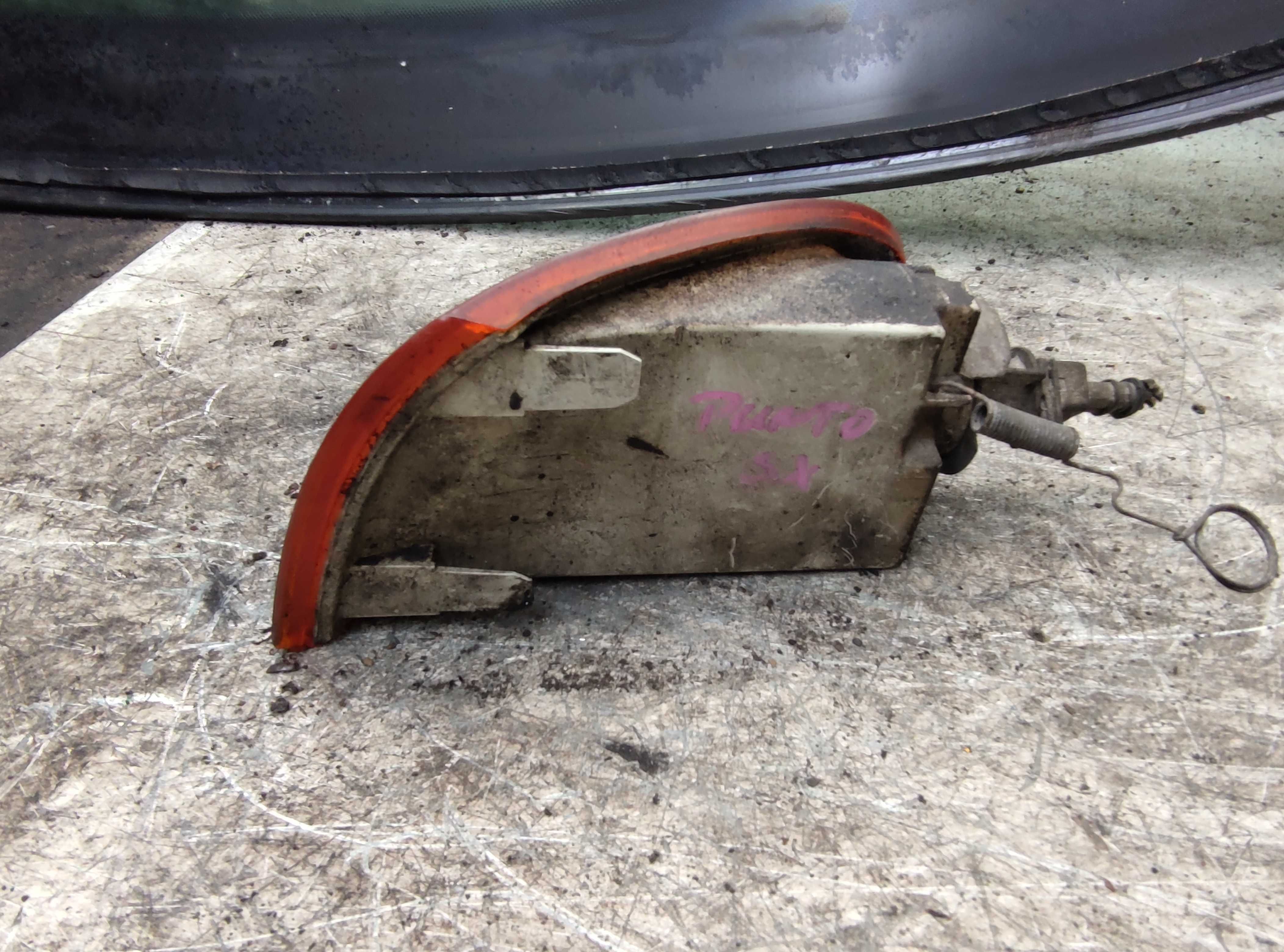 Fiat Punto SX Kierunkowskaz Prawy Przedni