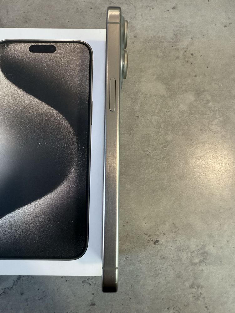 Продам iPhone 15 Pro Max 512 Natural