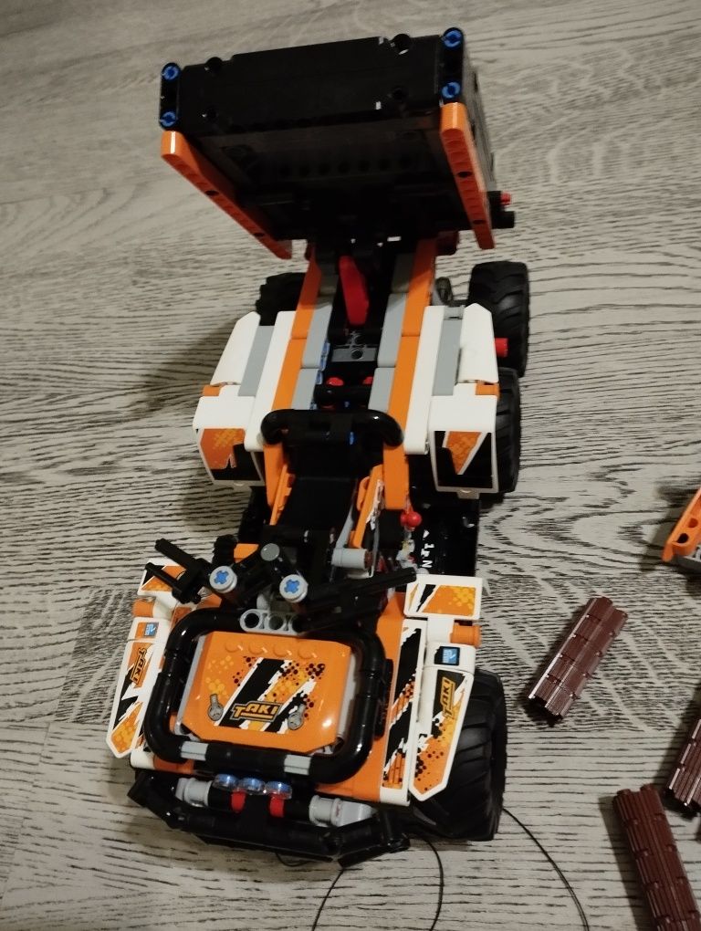 Лего техник Внедорожный грузовик Lego Technic 42139