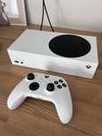 Продам Xbox Series S 512 GB+геймпад