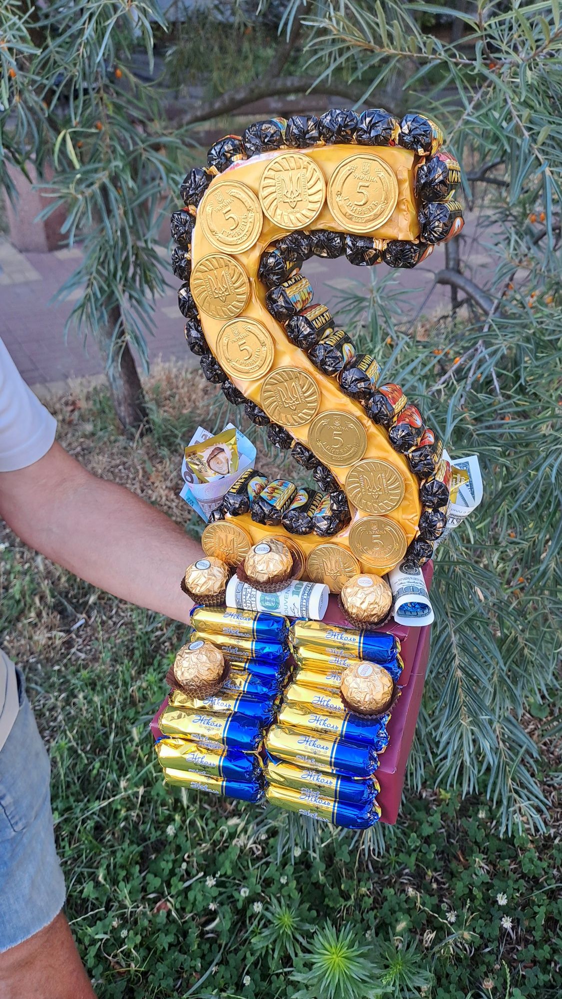 Композиція з цукерок Долар