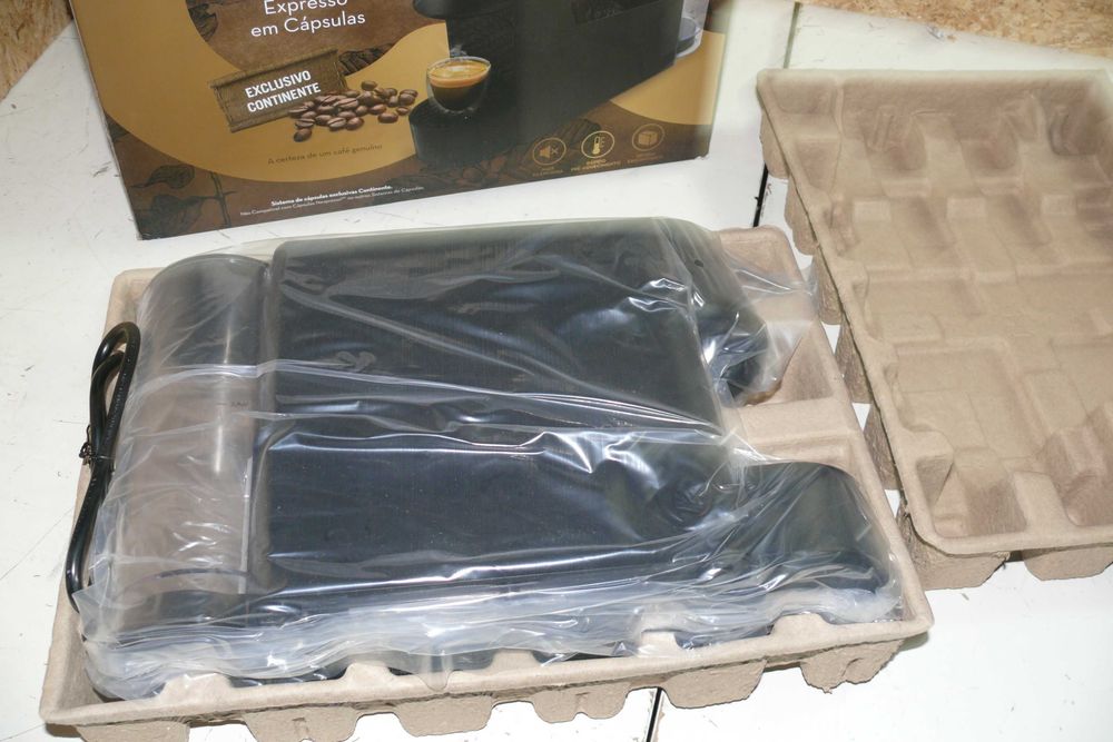 Máquina de Café Cápsulas Sistema Exclusivo Continente Grazie Preta