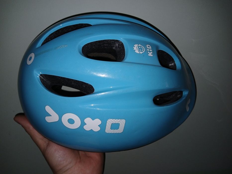 Kask rowerów BTwin rozmiar  52-56 cm.