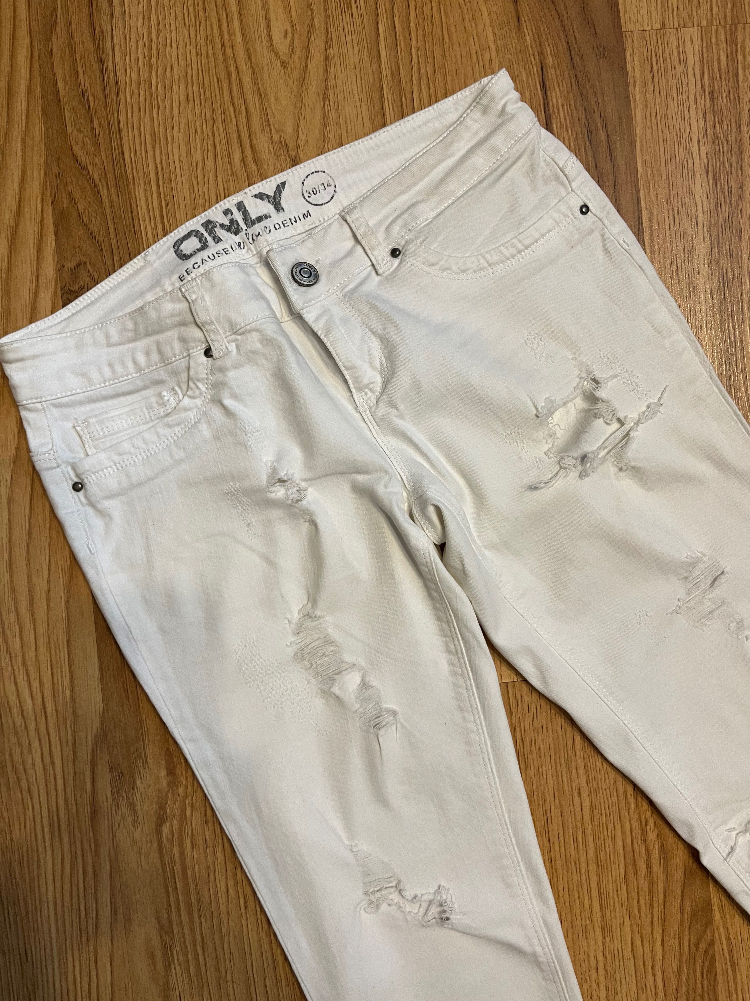 Białe jeansy spodnie damskie z dziurami rozm. 30/34 ONLY