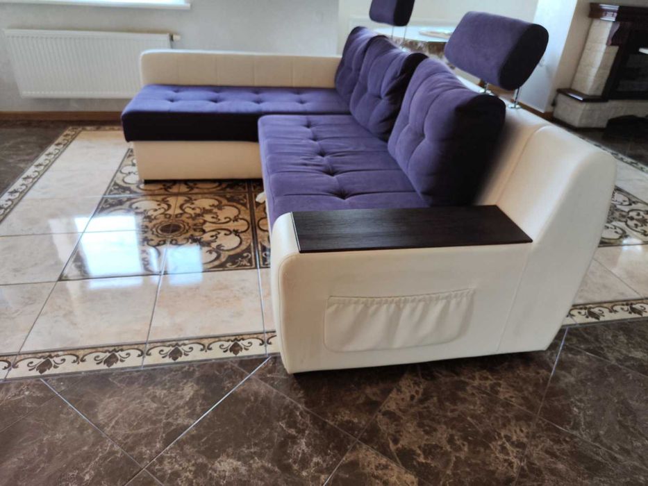 Диван шкіряний Довжина 273; ширина - 105, у розкладеному вигляді- 180.