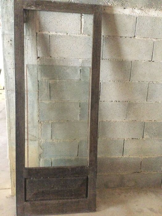 Janelas e Persianas de madeira mogno 2 folhas usadas / porta vidrada