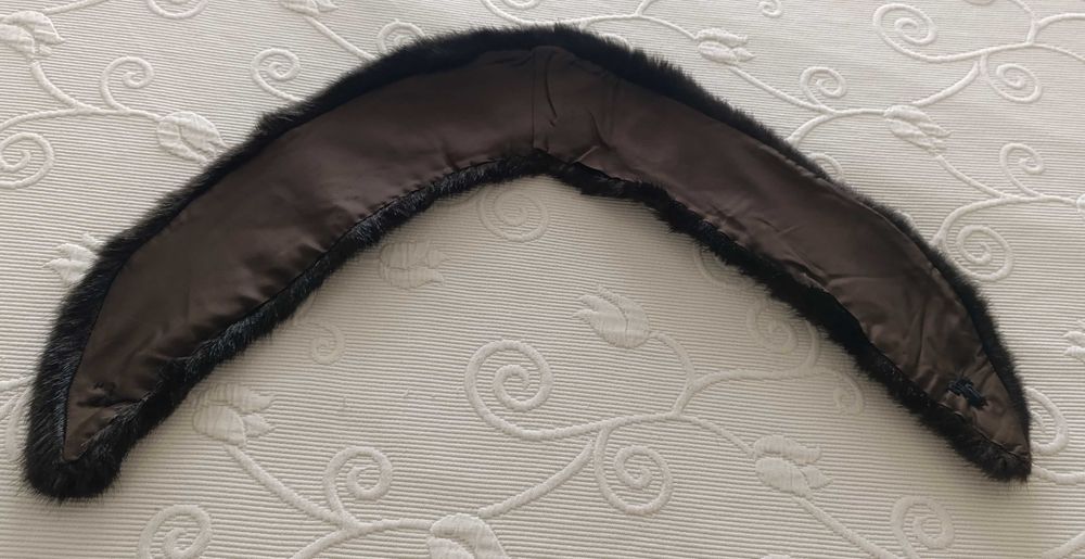 Gola de peles, castanha,  em Astraçã, forrada, para vestido ou casaco