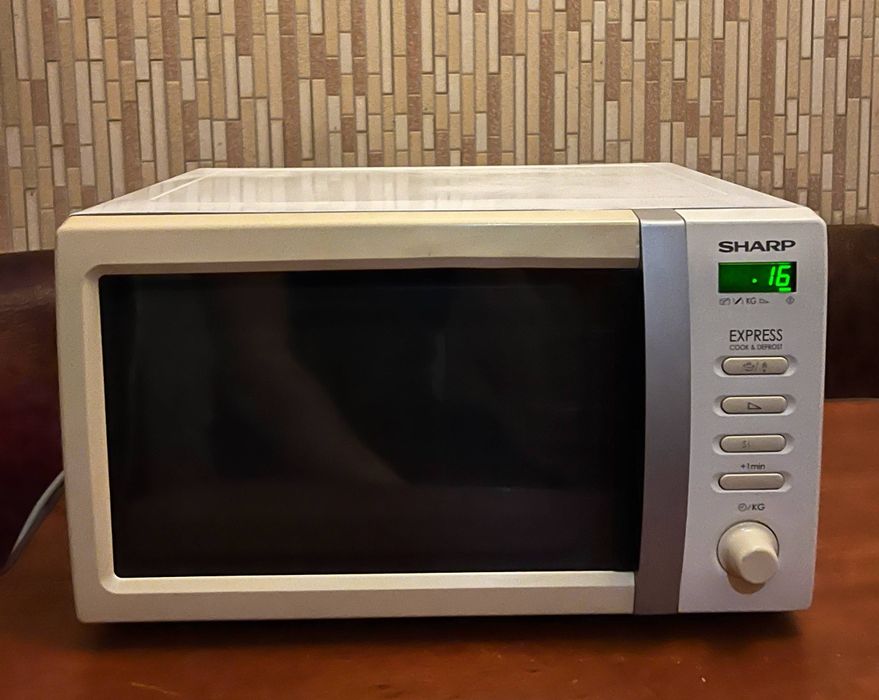 Микроволновка Sharp, в хорошому стані