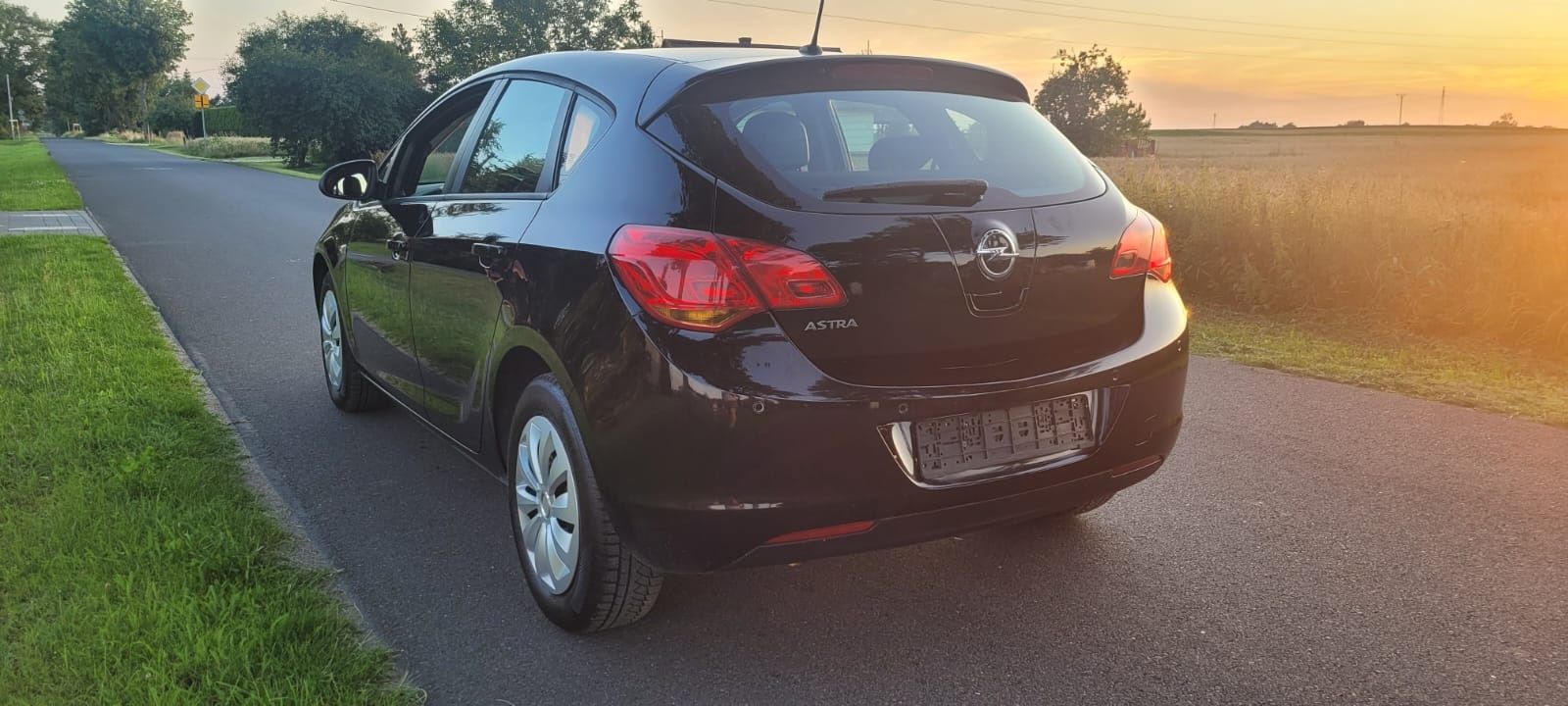 Opel Astra J 1.6b 2010r