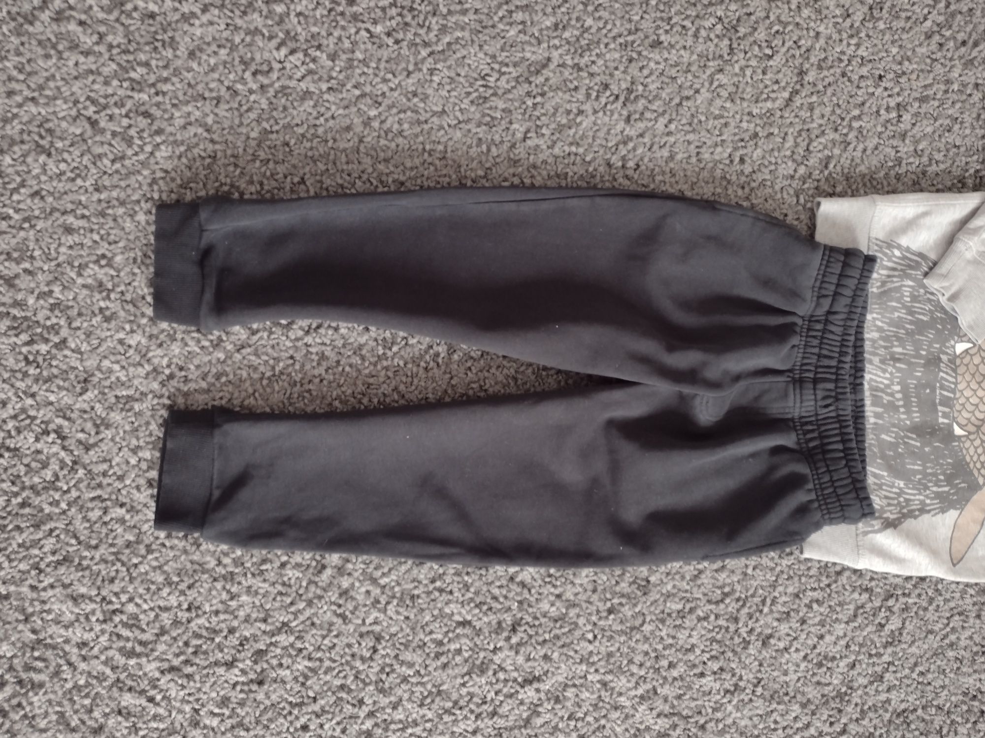 Bluza i spodnie dresowe chłopięce na 122 cm wzrostu