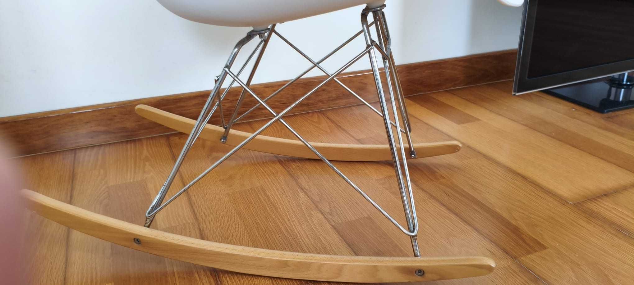 Cadeira de baloiço estilo Eames RAR – Réplica moderna