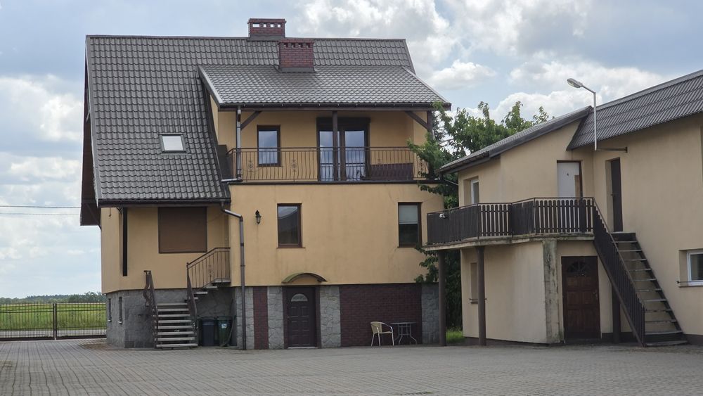 Sprzedam gospodarstwo z maszynami.