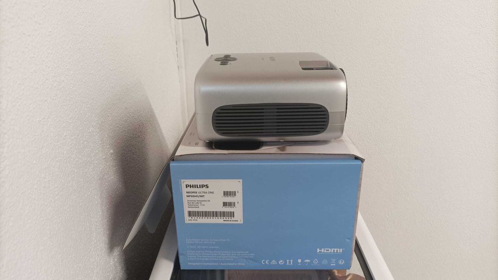 Projetor Philips Neopix Ultra One Hd Npx641 - Branco