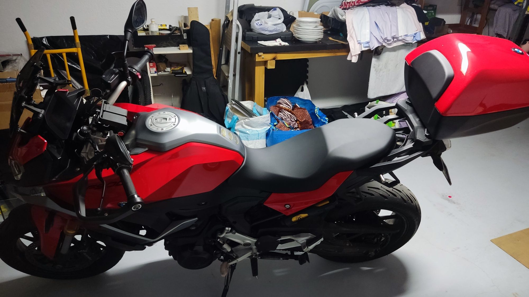 BMW F 900 XR (Como nova)
