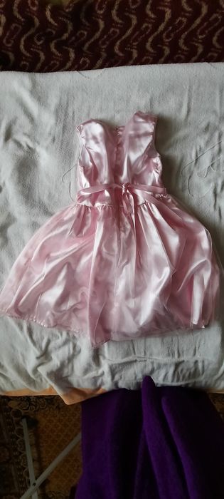 Святкова сукня на дівчинку