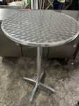Mesa de pé alto