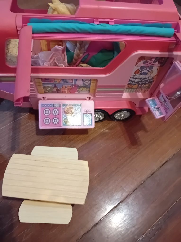 Brinquedo atrelado cavalos Barbie