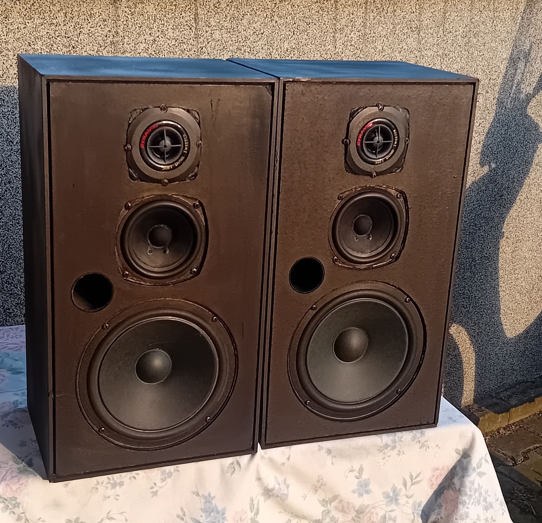 Kolumny głośnikowe NAD .90 dB Model 8025.