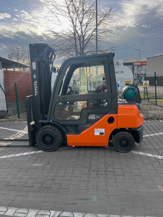 Wózek widłowy Toyota 8FGF25, TRIPLEX, Kabina, 2.5 TONY, Wolny Skok !!