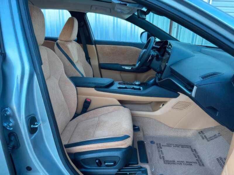 2023 Lexus RZ 450e Luxury