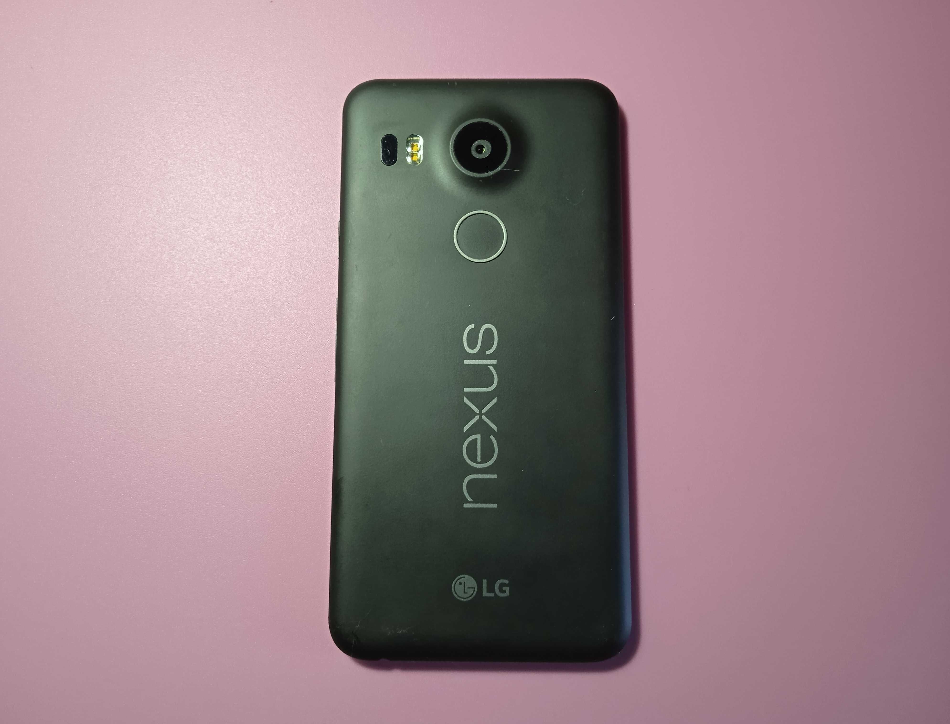 Смартфон LG Google Nexus 5
