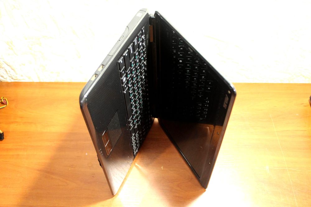 Asus K50IJ Celeron DС T3000 1.8Ghz/2gb/250gb/wifi/15.6"