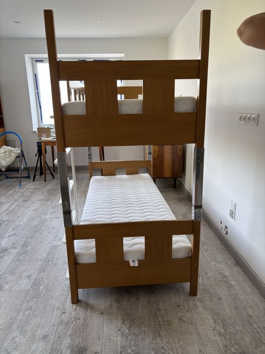 Łóżko dwupiętrowe dziedzięce drewniane z materacami