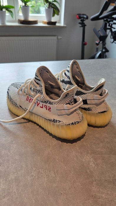 Yeezy Boost 350 V2 "Zebra" 46