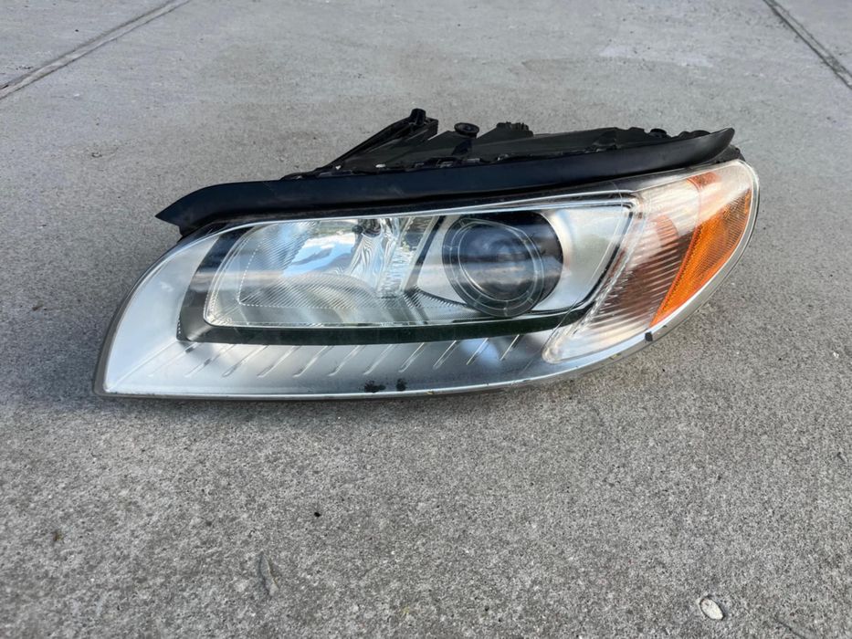 VOLVO S80 V70 XC70 lampa lewy przód xenon