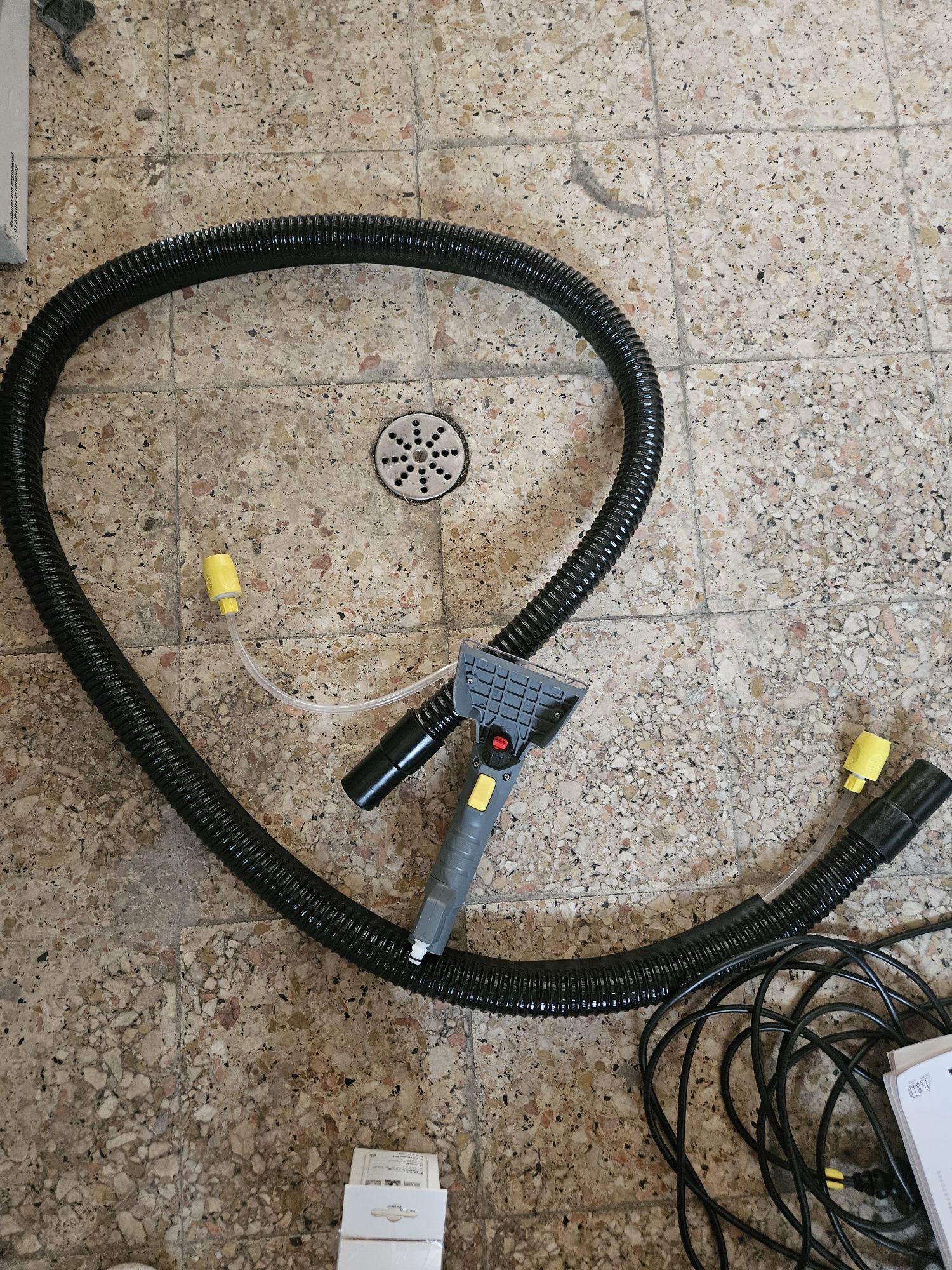 Maquina karcher  puzzi 8/1