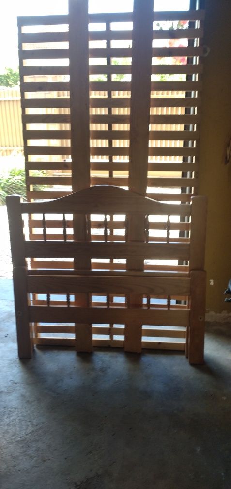 Cama de Solteiro em Pinho Maciço