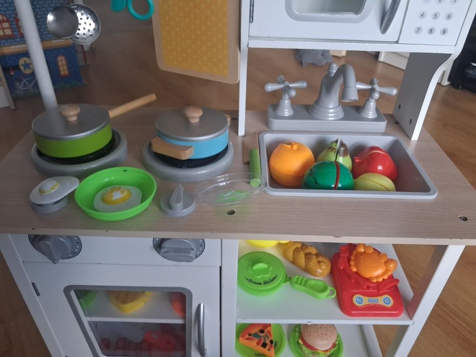 Kuchnia dla dzieci plus mikrofalówka i dużo akcesoriów