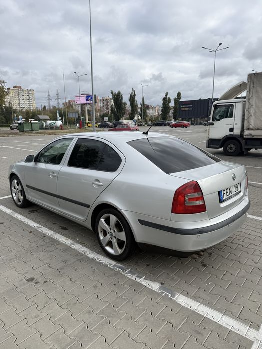 Продам шкоду 2.0дізель 6ступка гарний стан
