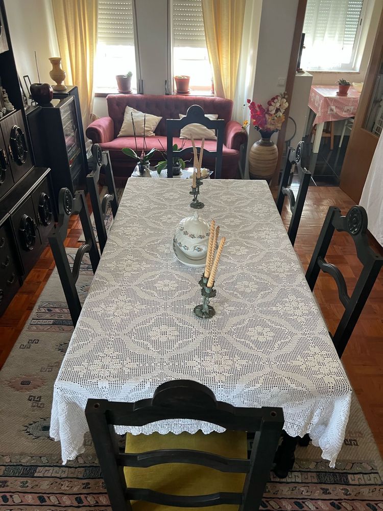Conjunto de Mesa + 6 Cadeiras + Móvel em Madeira Maciça