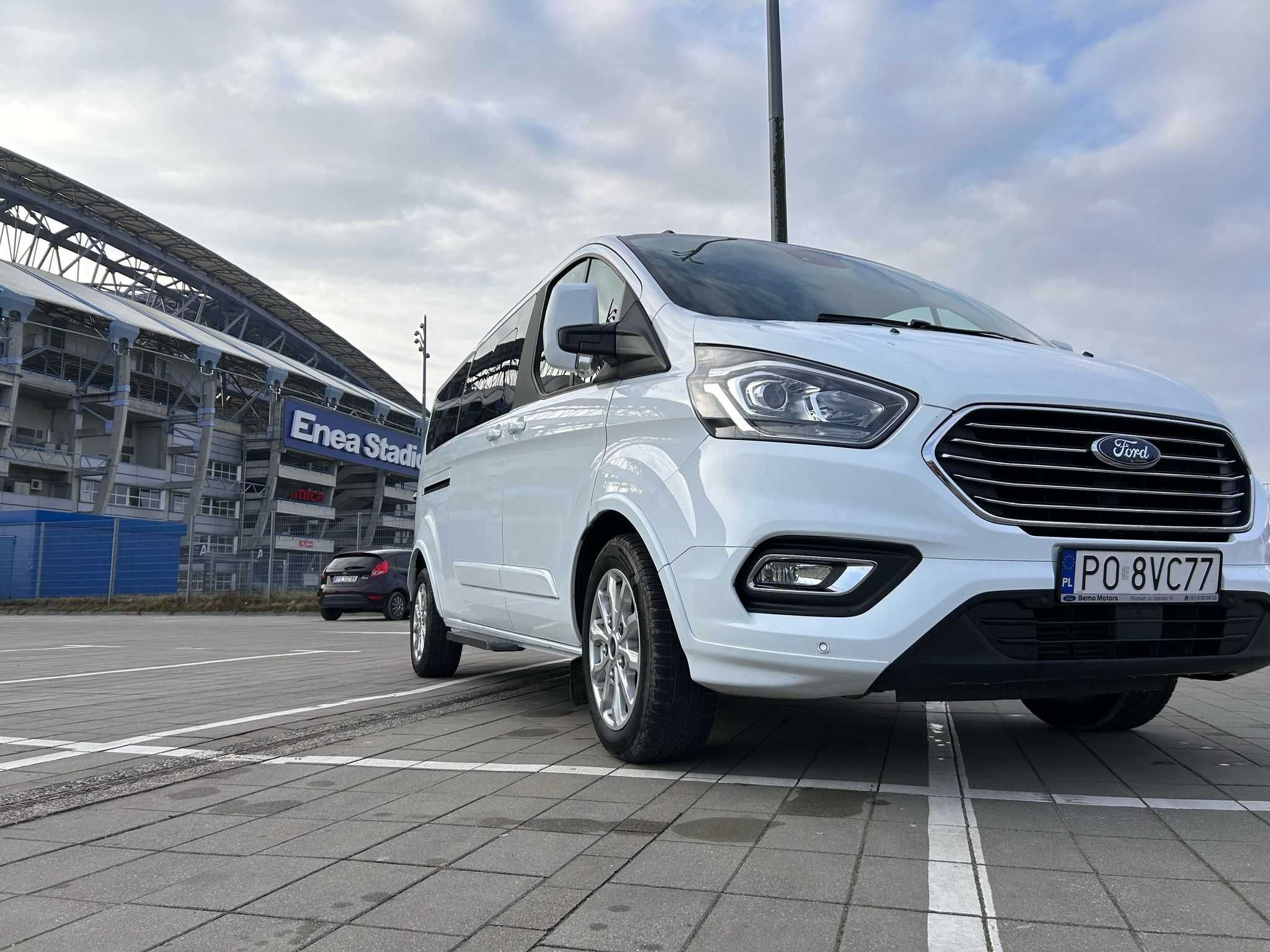Wynajem busa Ford Tourneo 8 osobowy automat