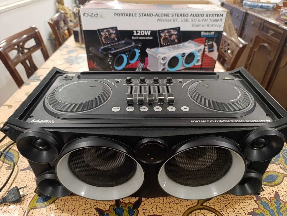 Coluna portátil Ibiza Sound SPLBOX200-BK (120W)