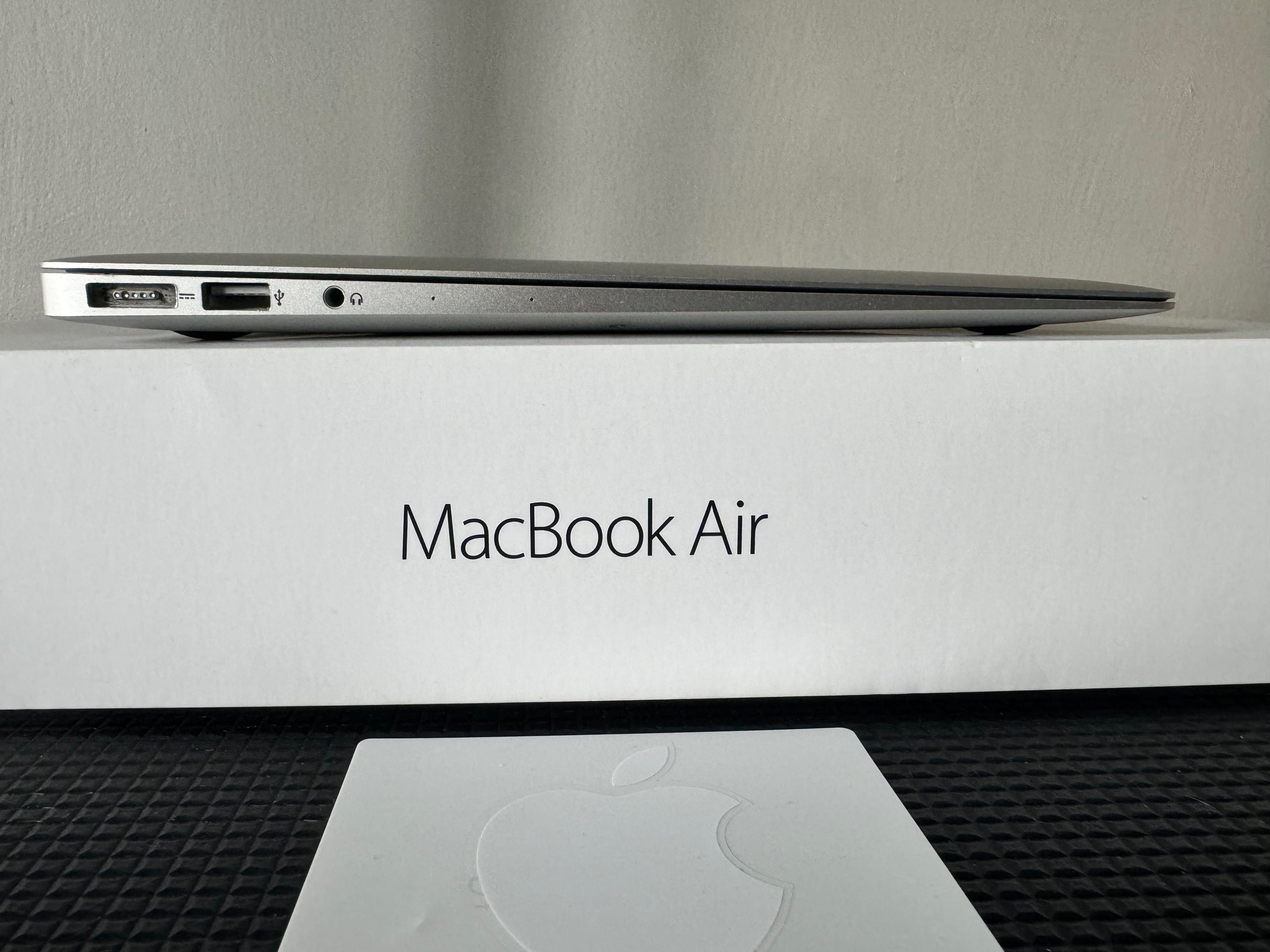 MacBook Air A1466, 2015 8 Gb 256 GB Sonoma, Idealny