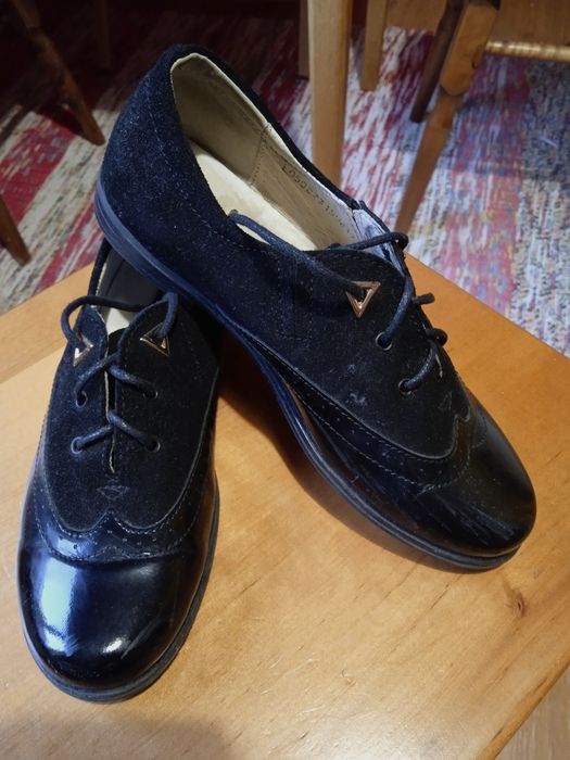 Туфлі чорні шкільні класичні на дівчинку, розмір 32.