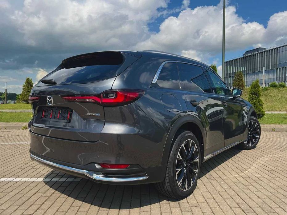 Mazda CX-90, 2023 року