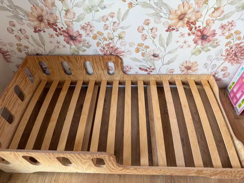 Łóżeczko dziecięce drewniane